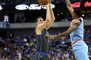  福克斯全能表现国王客场拿下魔术止连败