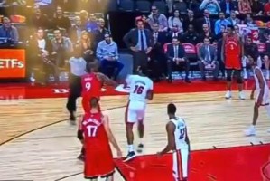  都灵德比战平局收场双方球迷爆发冲突  