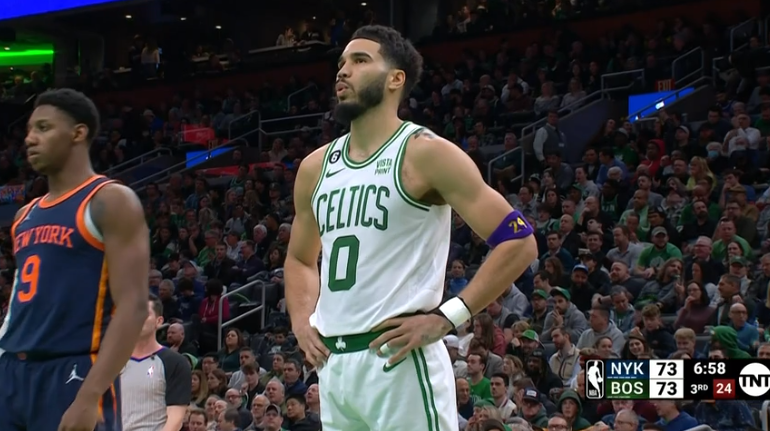  尼克斯逆袭擒绿军，布伦森末节18分导演翻盘  