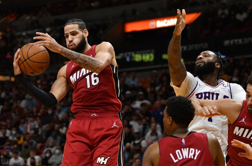  恩比德内线翻江倒海，76人轻取魔术延续不败金身神话