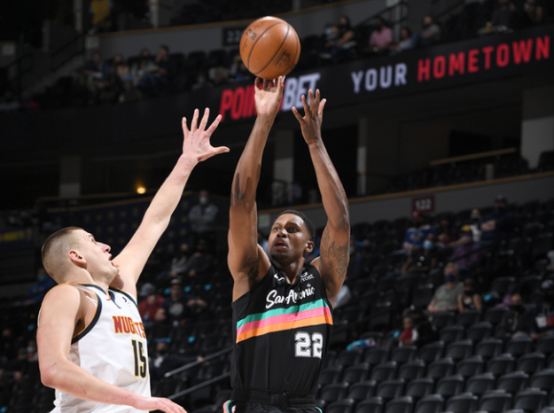  约基奇准三双领衔掘金击退热火迎四连胜